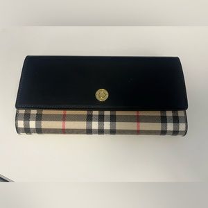 Burberry Halton Vintage Check & Leather Continental wallet *great condition